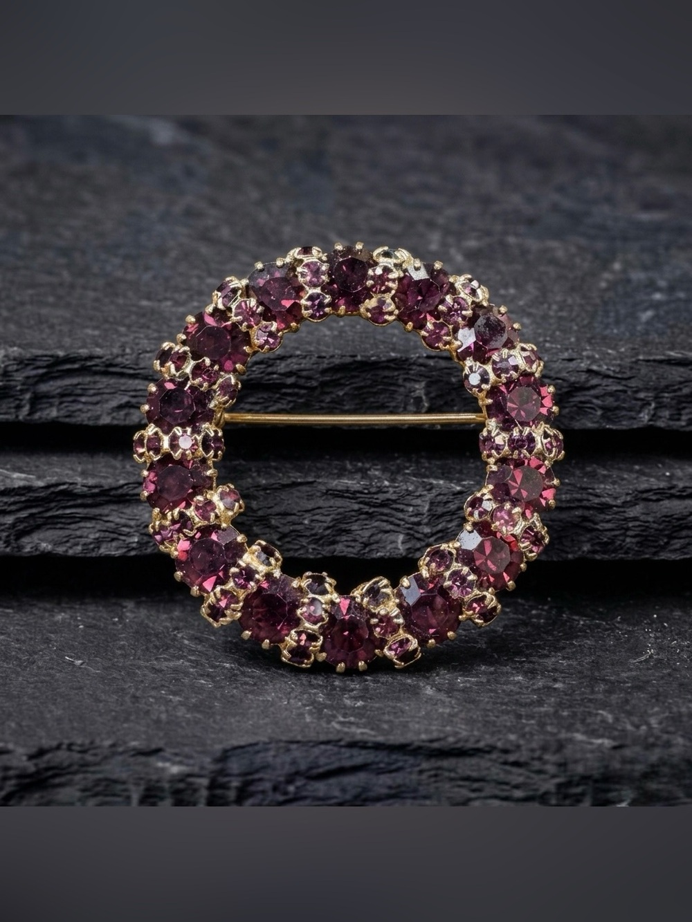 Vintage 50s Retro Weiss Attributed Purple Glass Prong Set Wreath Circle Brooch